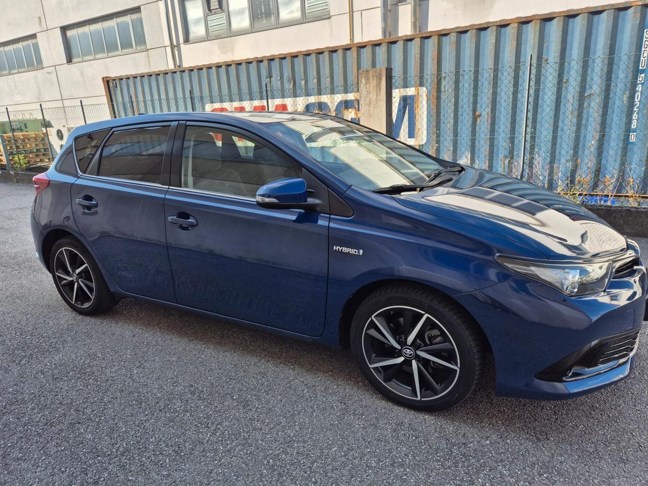 Toyota Auris Touring Sports 1.8 Hybrid Black Edition