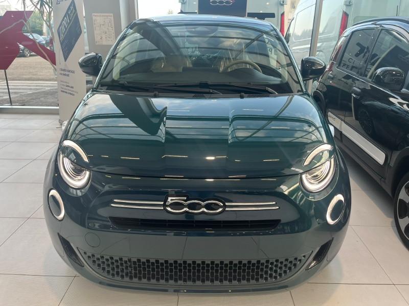 FIAT 500 Berlina Hybrid La Prima