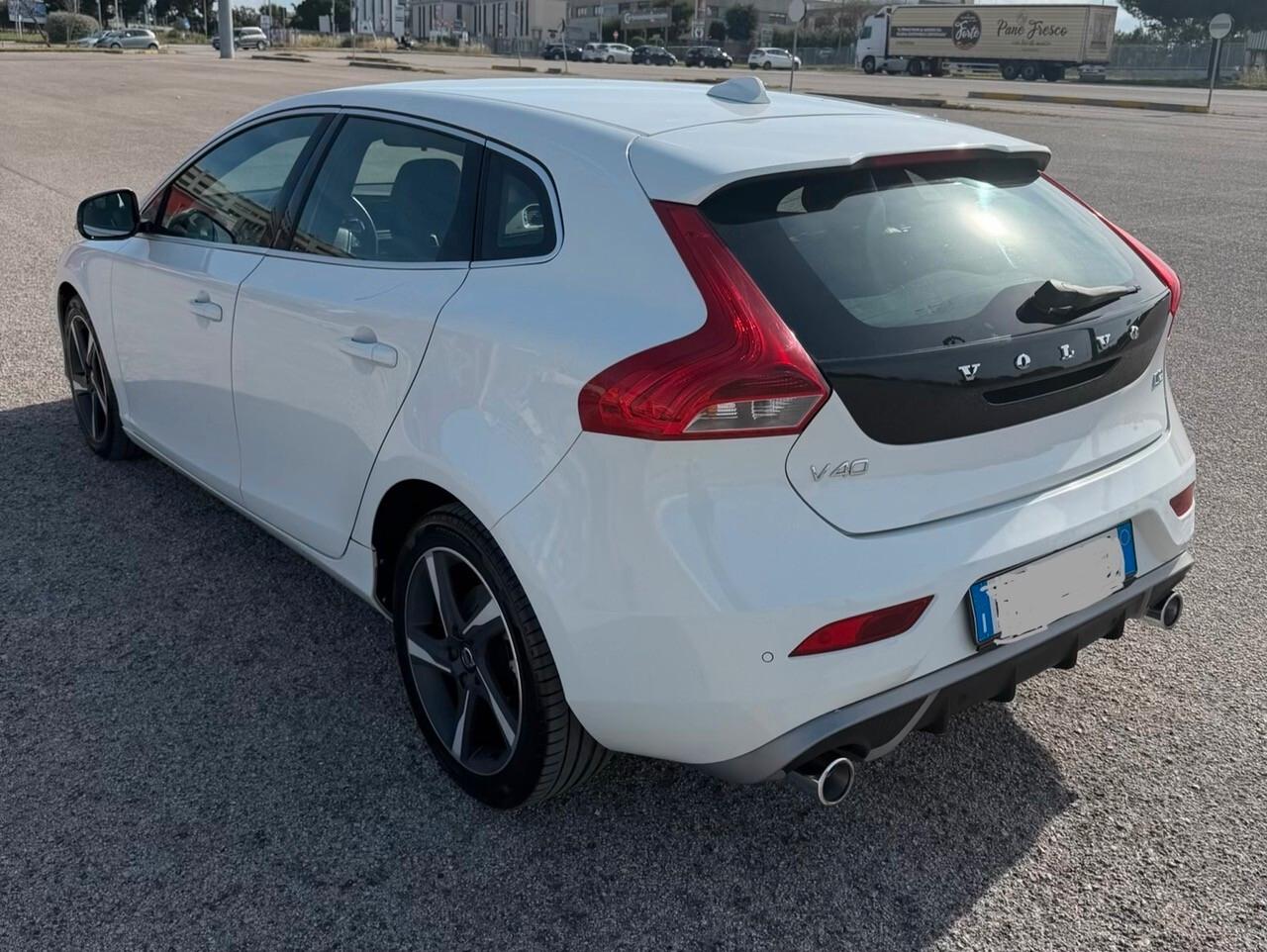 Volvo V40 D2 1.6 R-design Kinetic
