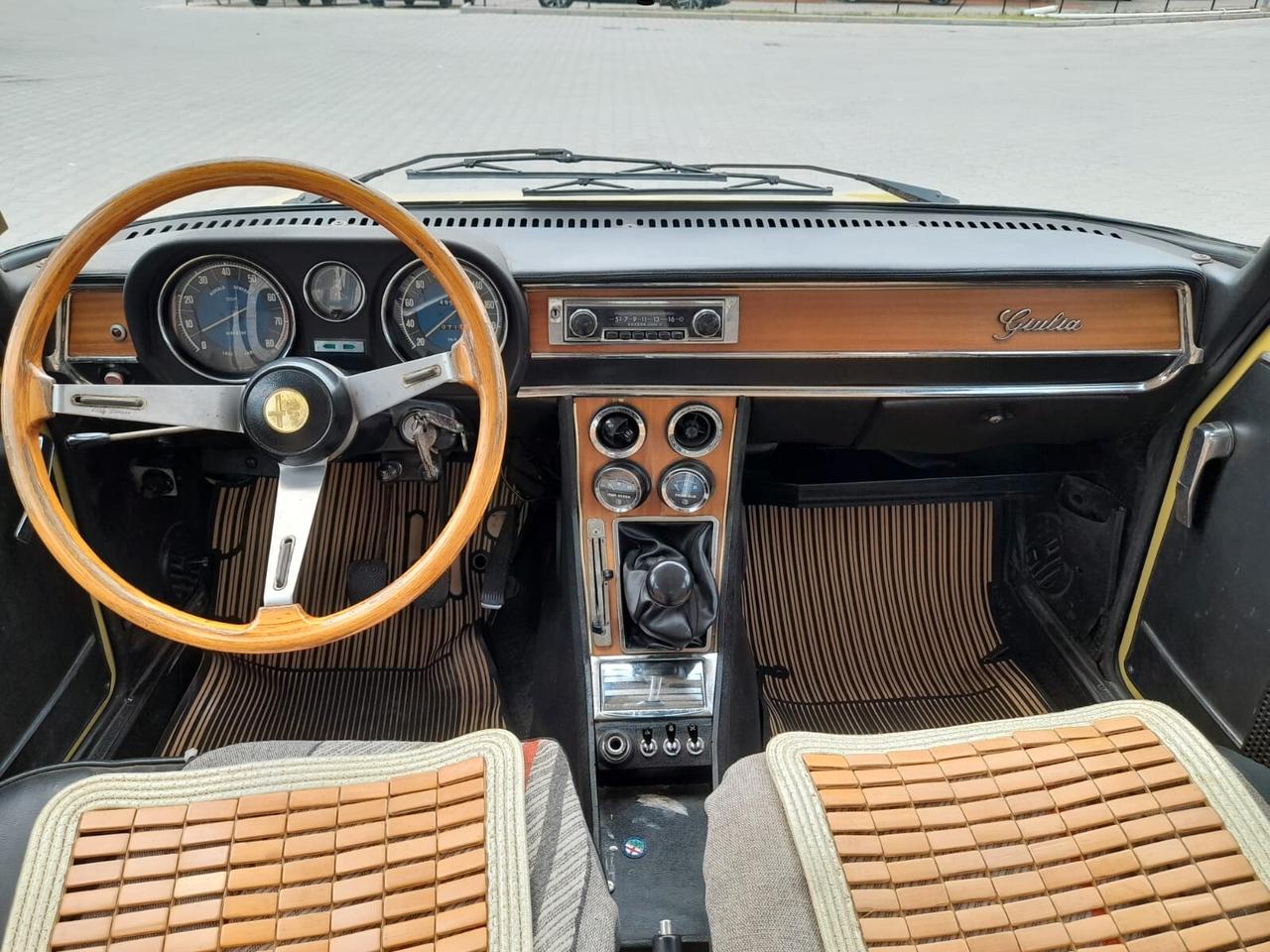 Alfa Romeo Giulia Nuova Super 1300