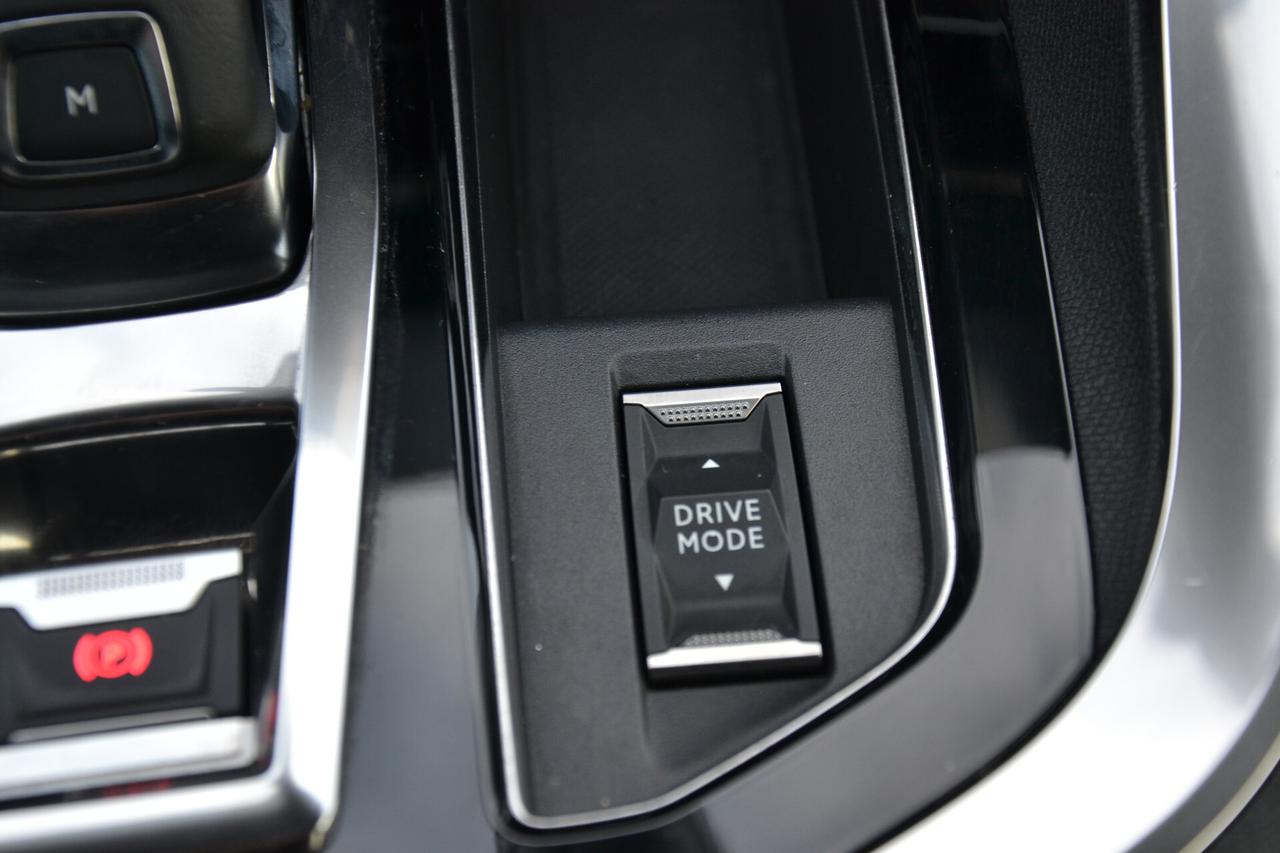 Peugeot 5008 1.5 HDi 130CV 7POSTI AUT.+NAV+LED+RCAM+PELLE+PDC