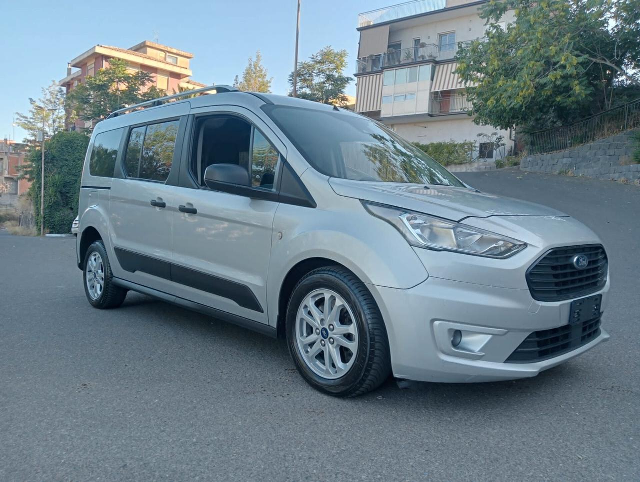 Ford Tourneo Connect Pianale ribassato con rampa disabili in carrozzina