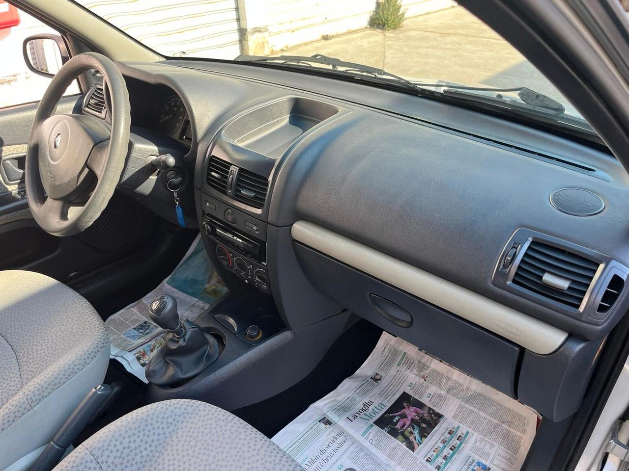 Renault Clio 1.2 16V cat 3 porte Luxe Privilège