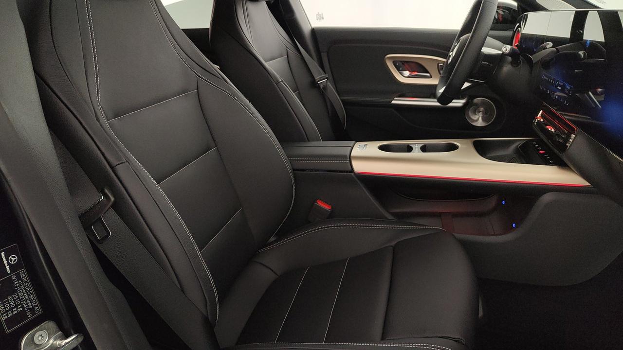 Mercedes-Benz CLA 250+ con tecnologia EQ