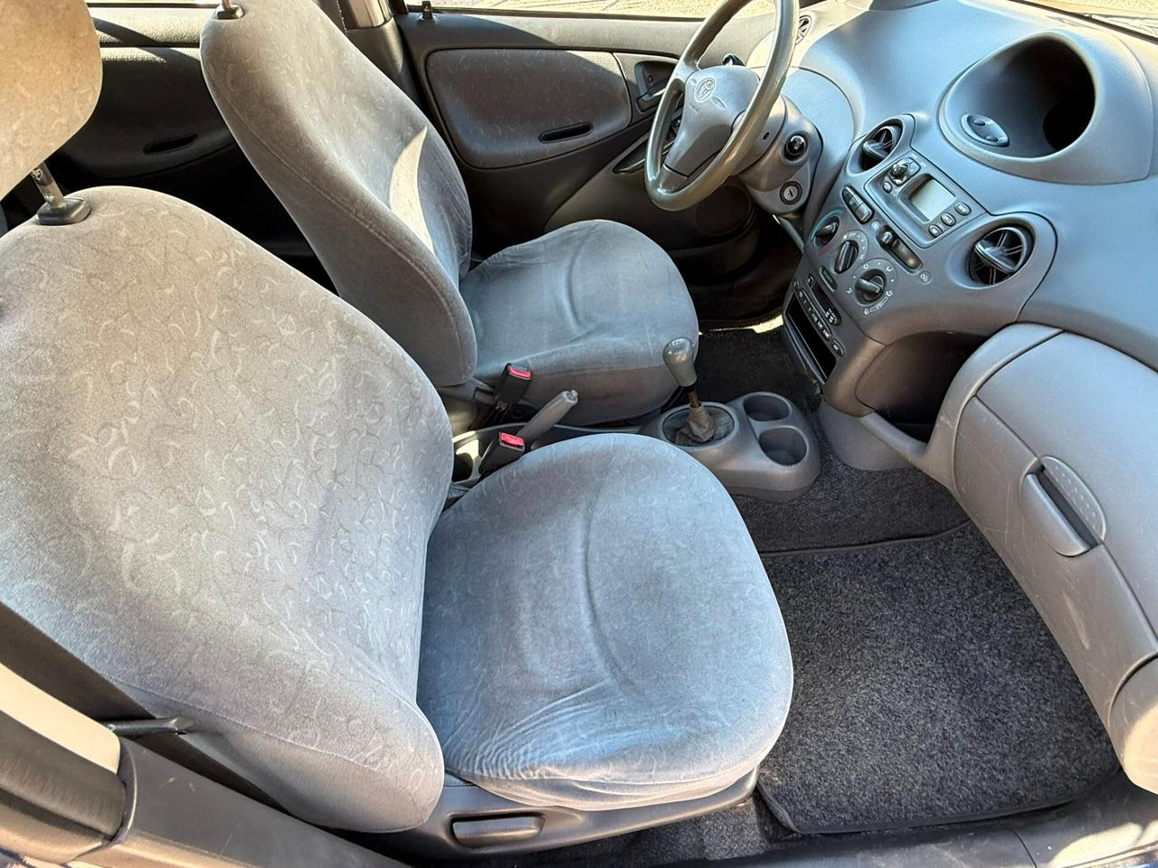 Toyota Yaris 1.0i 16V cat 5 porte Sol