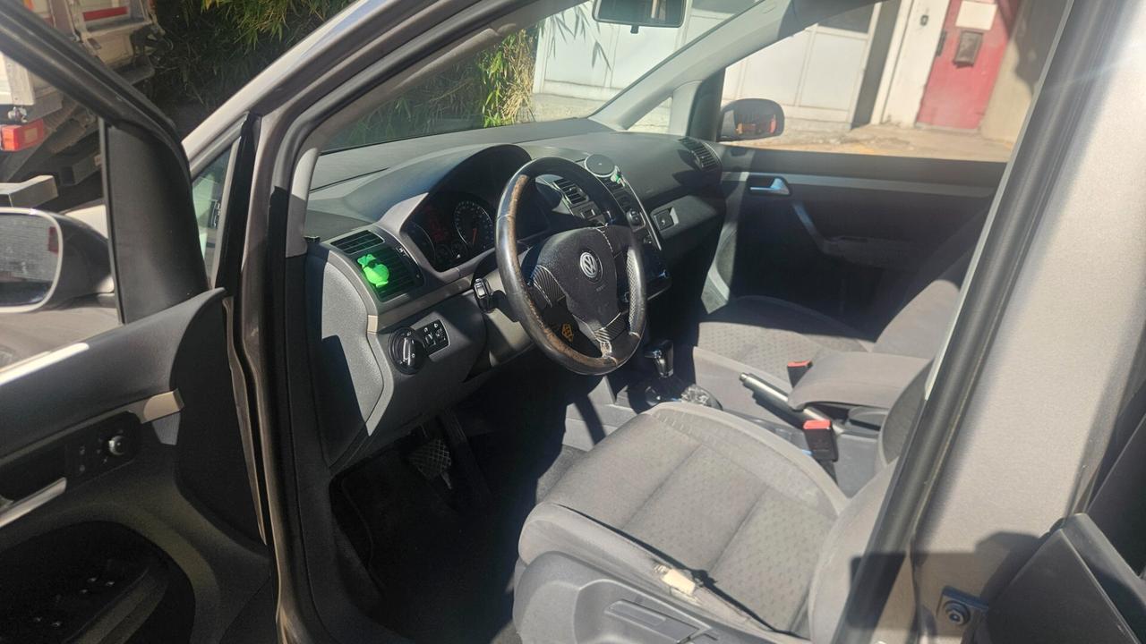 Volkswagen Touran 1.9 TDI DSG 7 POSTI