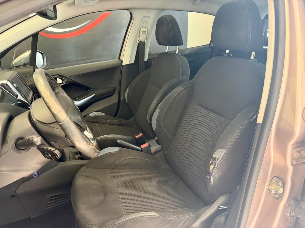 Peugeot 208 1.4 HDi 68 CV 5 porte Allure