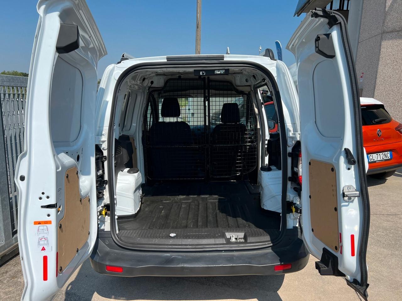 Ford Tourneo Courier 1.5 TDCI 75 CV Plus / OK NEOPATENTATI