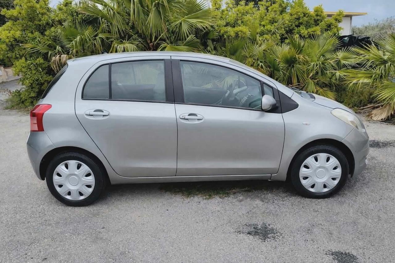 Toyota Yaris 1.0 Benzina 5 porte Full Optional NUOVA