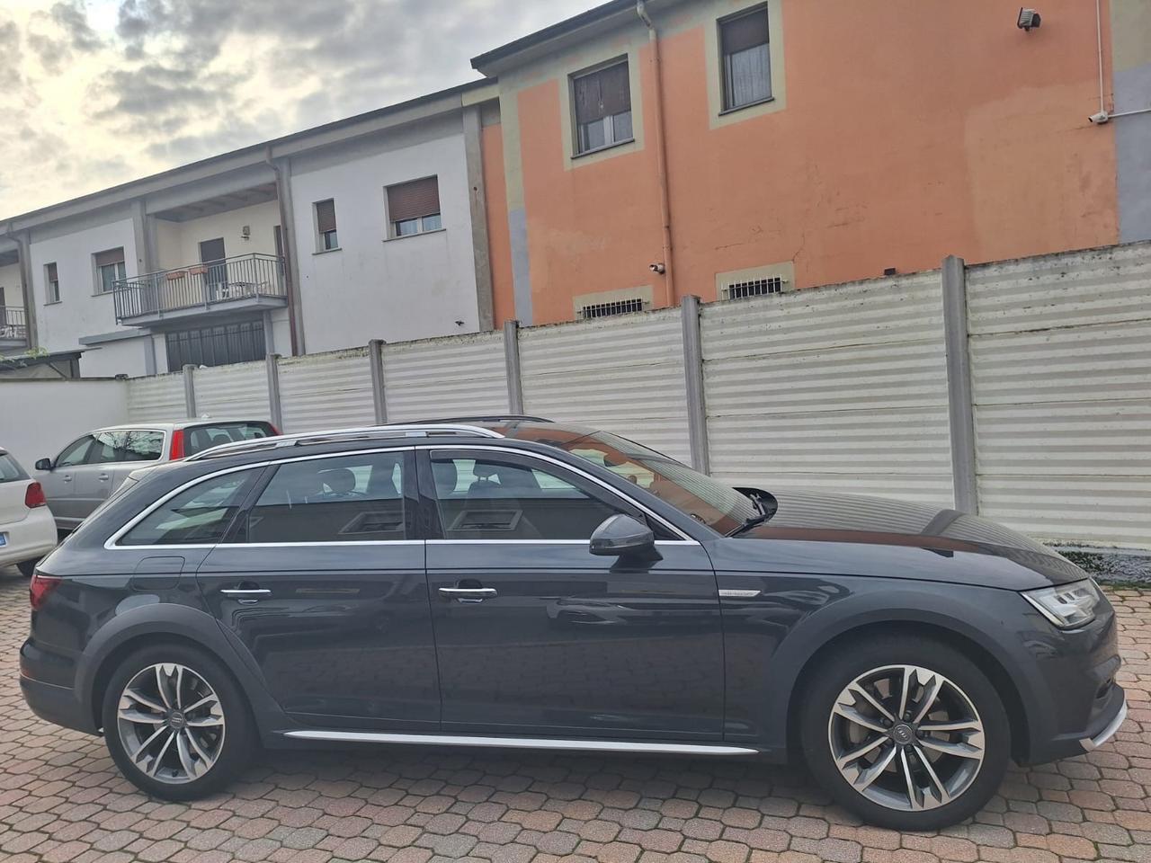 Audi A4 45 TFSI quattro S tronic Business Sport