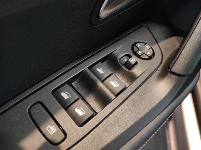 PEUGEOT 2008 2ª serie - 2008 PureTech 130 S&S EAT8 Allure