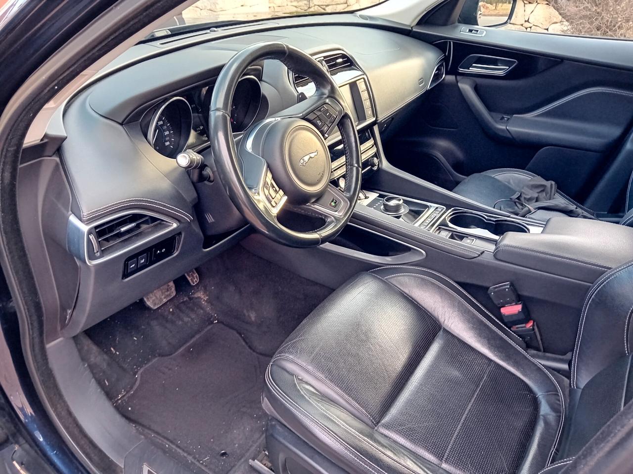 Jaguar F-Pace 2.0 D 180 CV AWD aut. R-Sport
