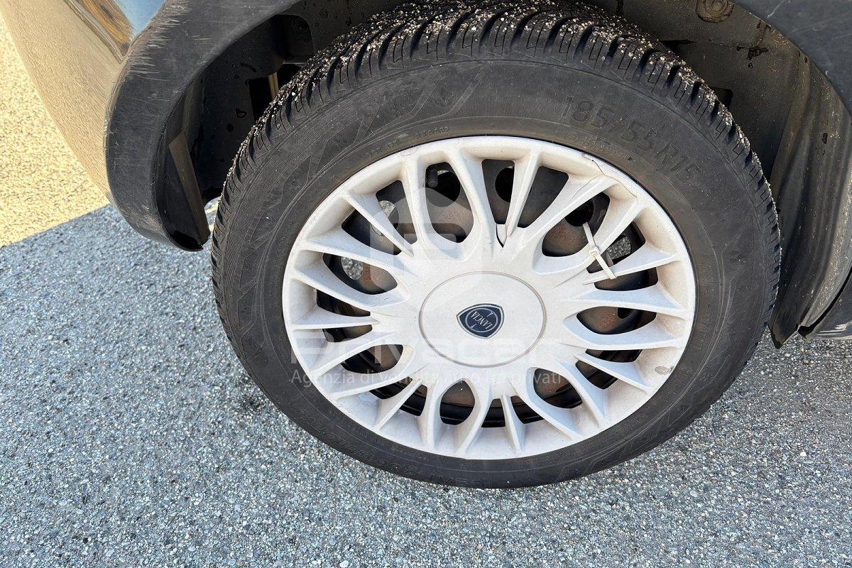 LANCIA Ypsilon 1.2 69 CV 5 porte Elle