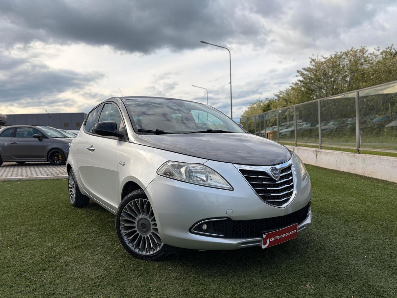 Lancia Ypsilon 0.9 TwinAir 85 CV 5 porte S&S Platinum