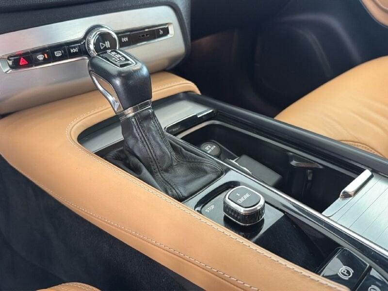 Volvo XC90 D5 AWD Geartronic Momentum
