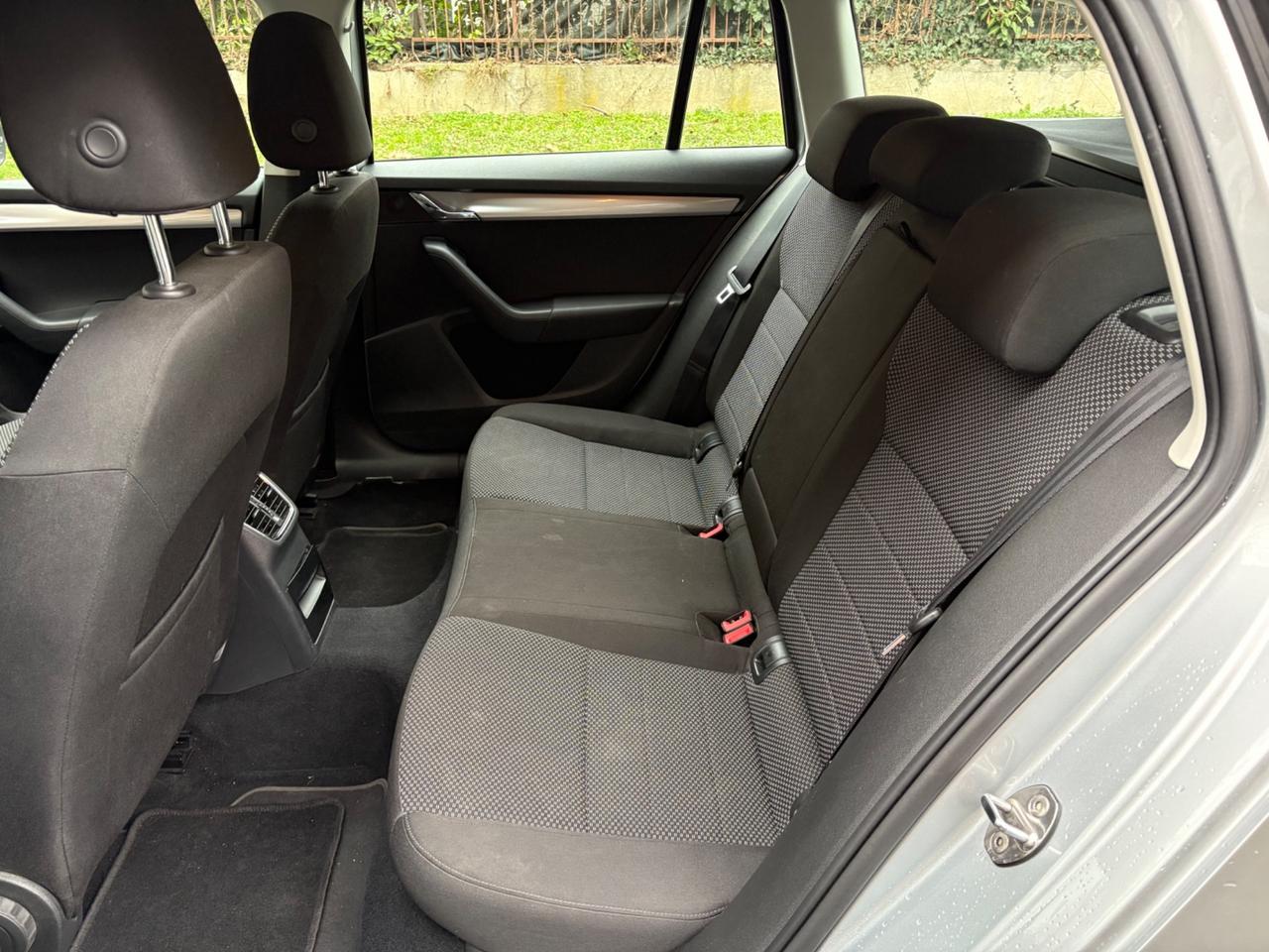 Skoda Octavia 1.6 TDI CR 105 CV DSG Wagon Elegance