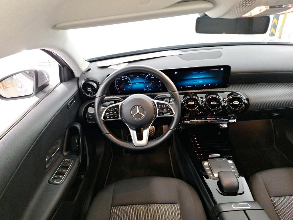 MERCEDES-BENZ A 180D SEDAN 116CV AUTOMATIC BUSINESS SOLUTION ( CRUISE - NAVI PREMIUM - PARK ASSIST - TELECAMERA POST. )
