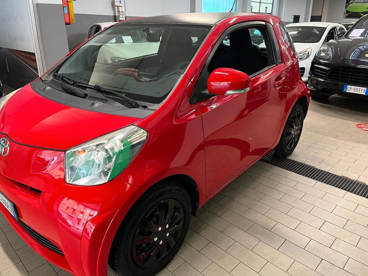 Toyota iQ automatica solo 69000km garanzia