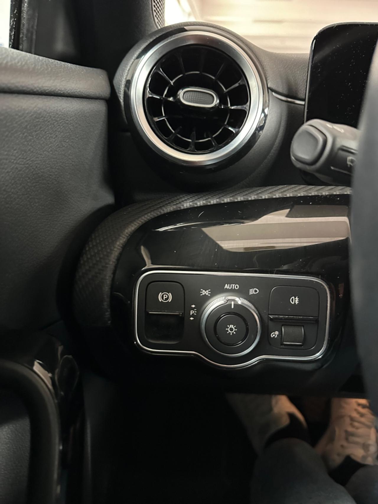 Splendida Mercedes-benz A 180/Automatic Premium2020