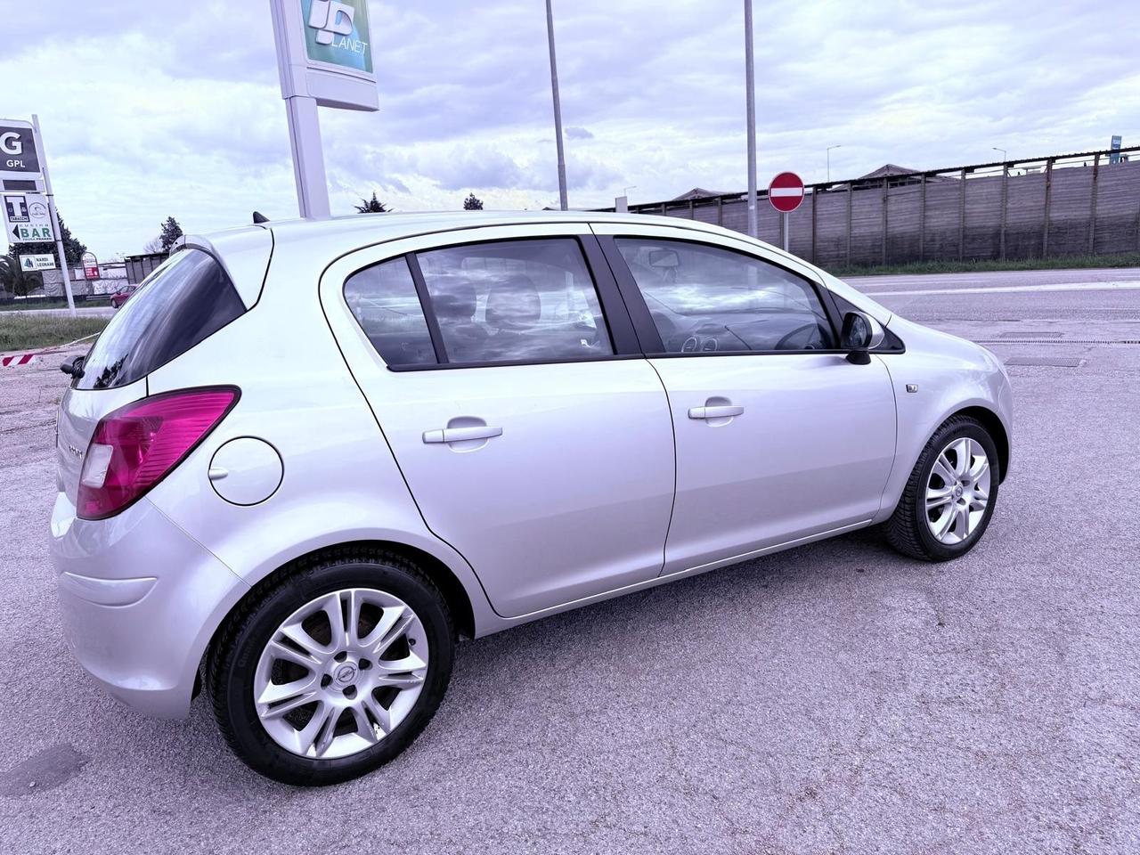 Opel Corsa 1.3 CDTI 75CV Ok neopatentati