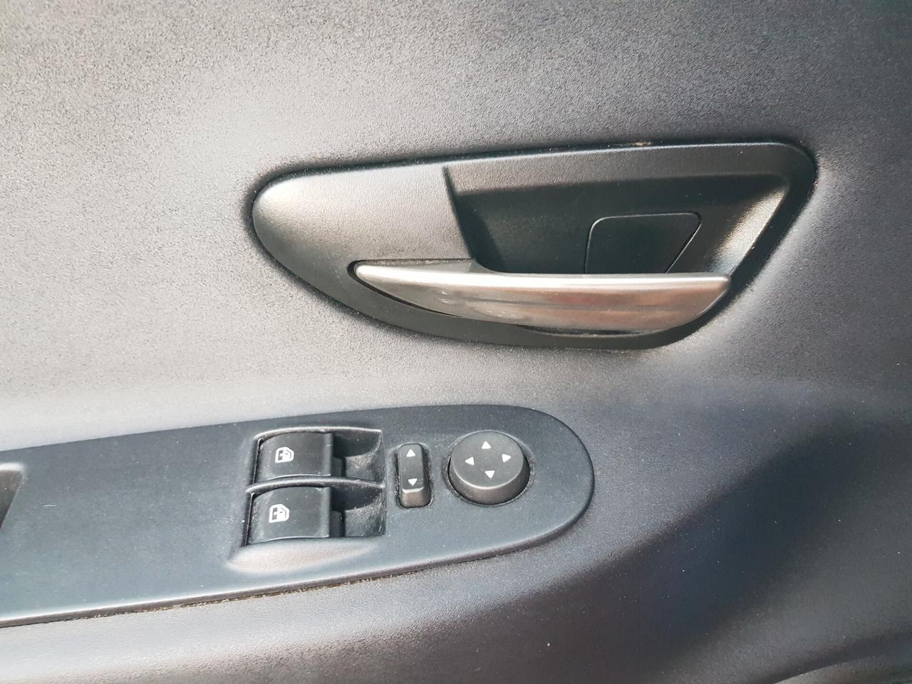 Lancia Ypsilon 1.2 69 CV 5 porte Silver GPL