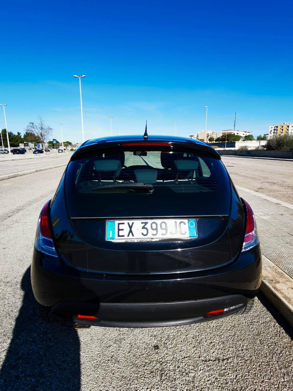 Lancia Ypsilon 1.2 69 CV 5 porte GPL Ecochic Gold