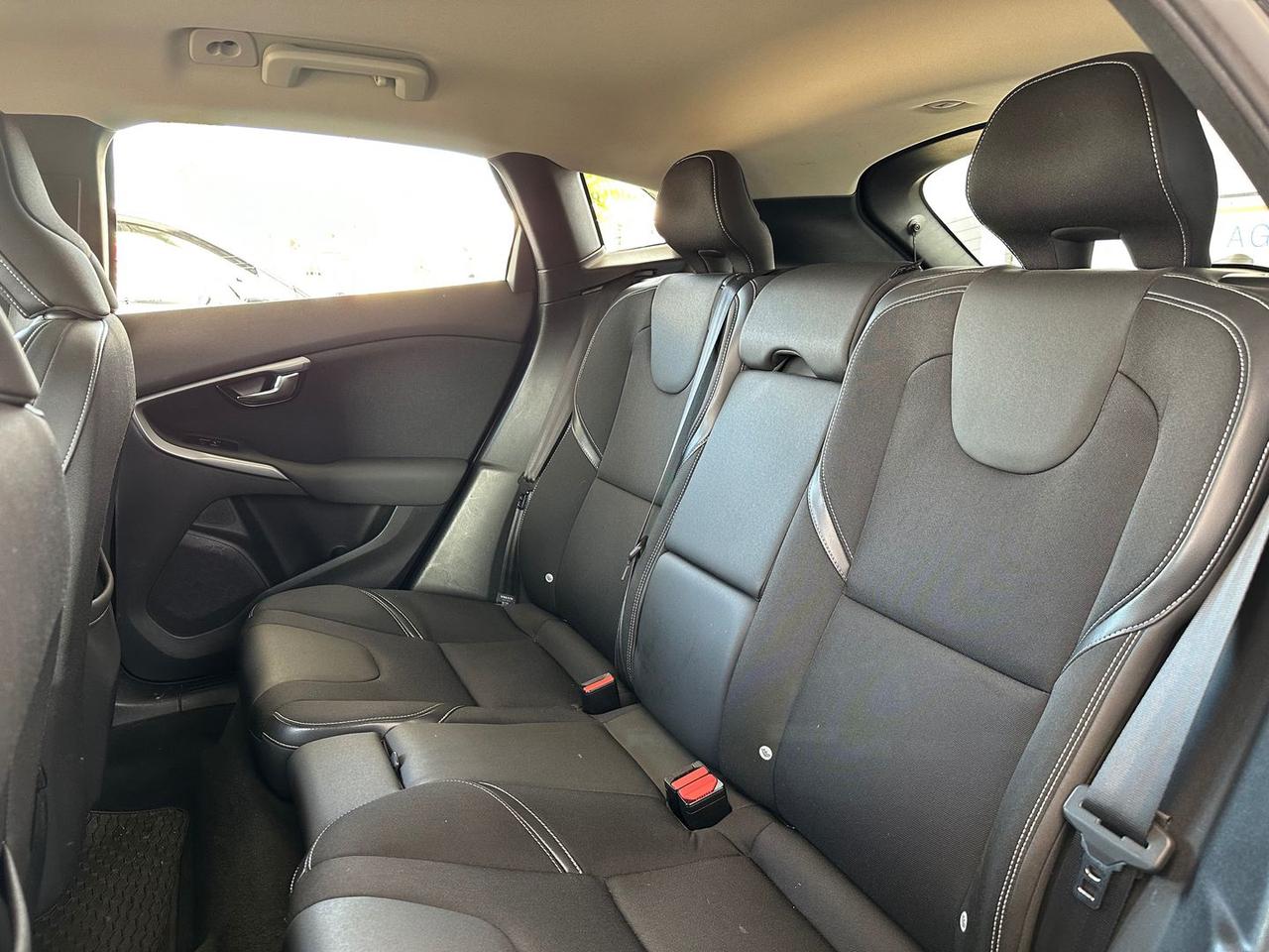 Volvo V40 Business Plus 2.0 T2 #6843
