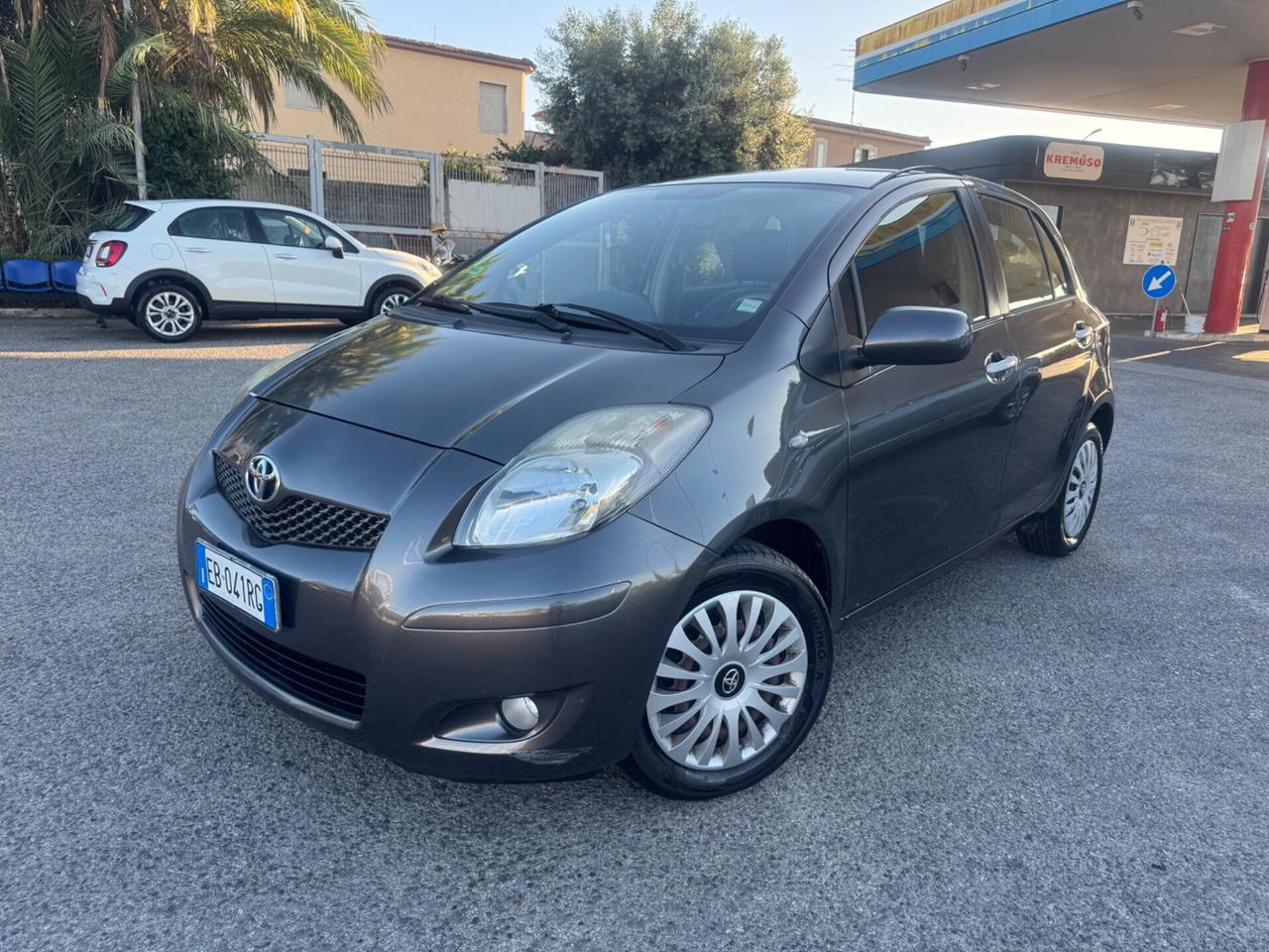 Toyota Yaris 1.0 5 porte Sol