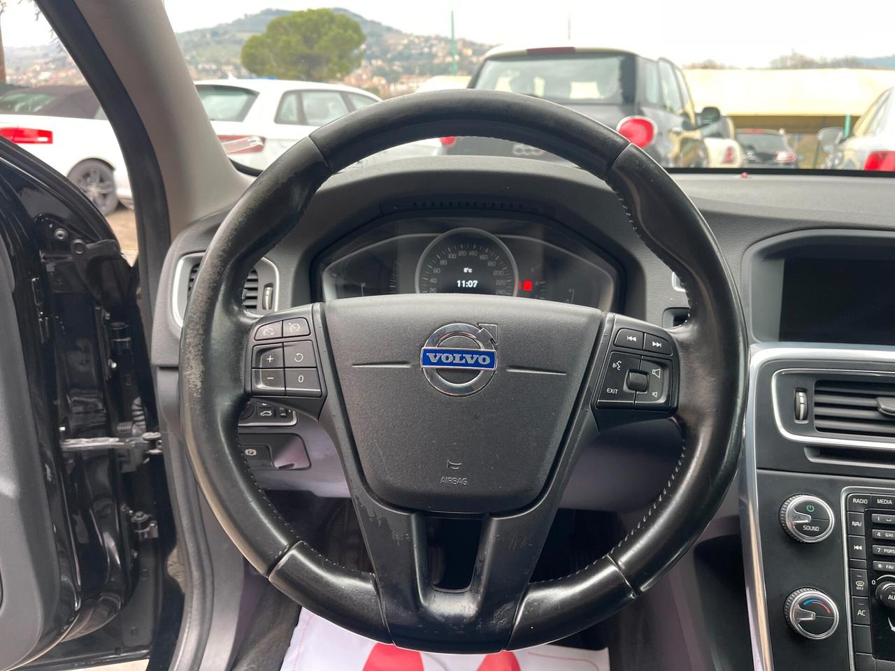 Volvo V60 D2 R-design Momentum NEO PATENTATI