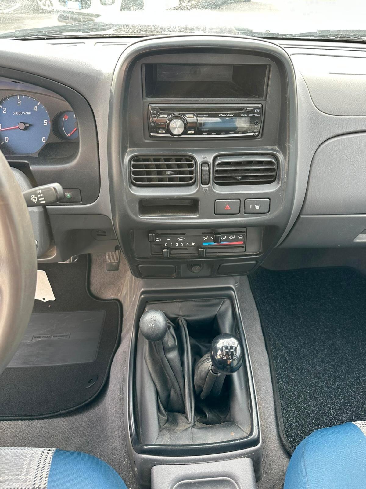 Nissan NP300 2.5 tdi 2p. King Cab Easy