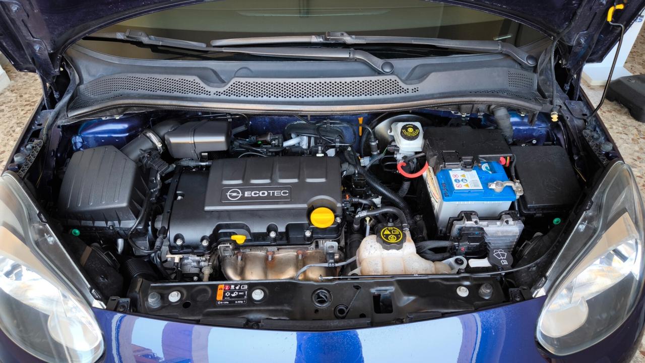 Opel Adam 1.2 70 CV Slam