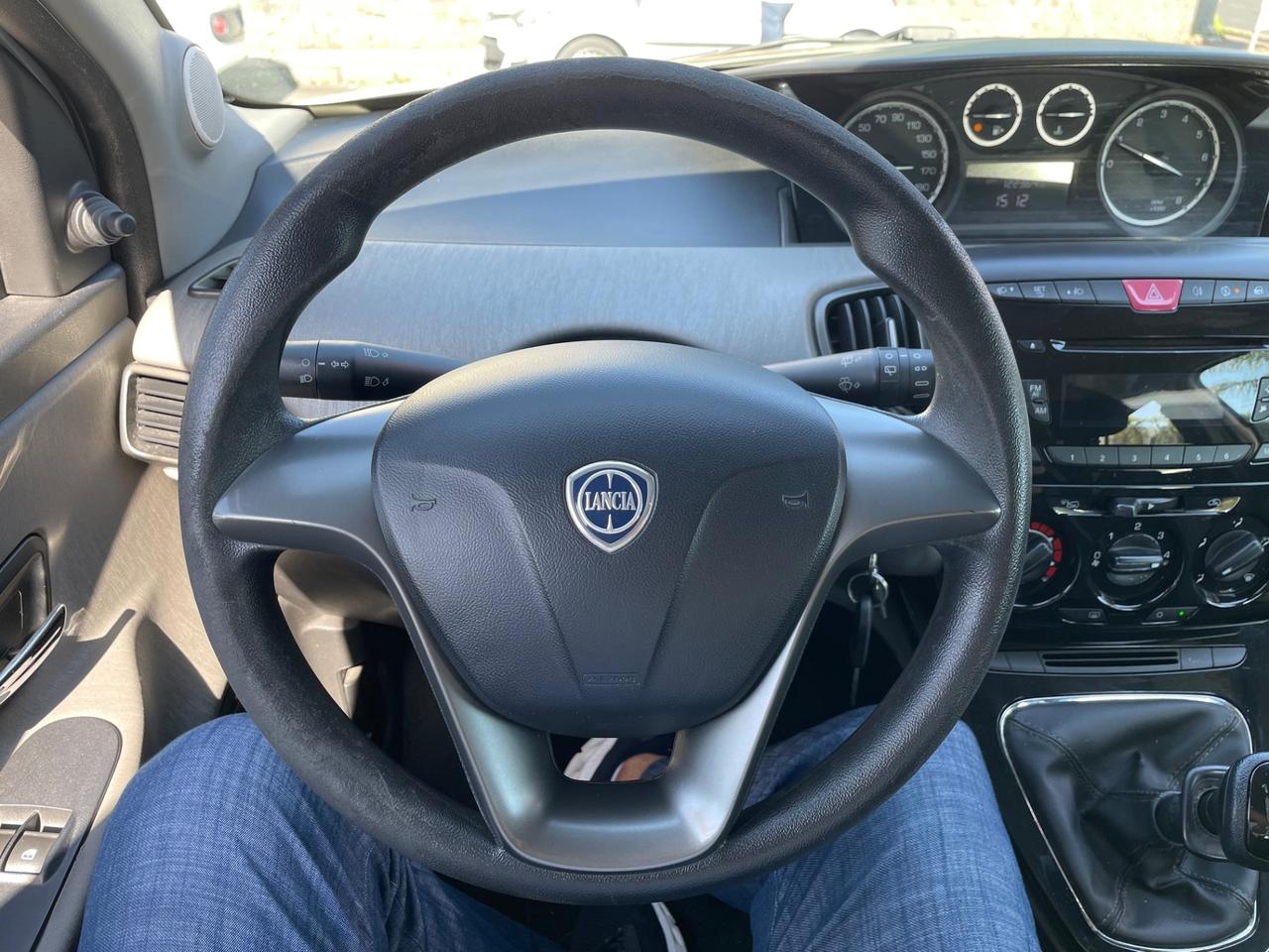 Lancia Ypsilon 1.2 69 CV 5 porte S&S Silver