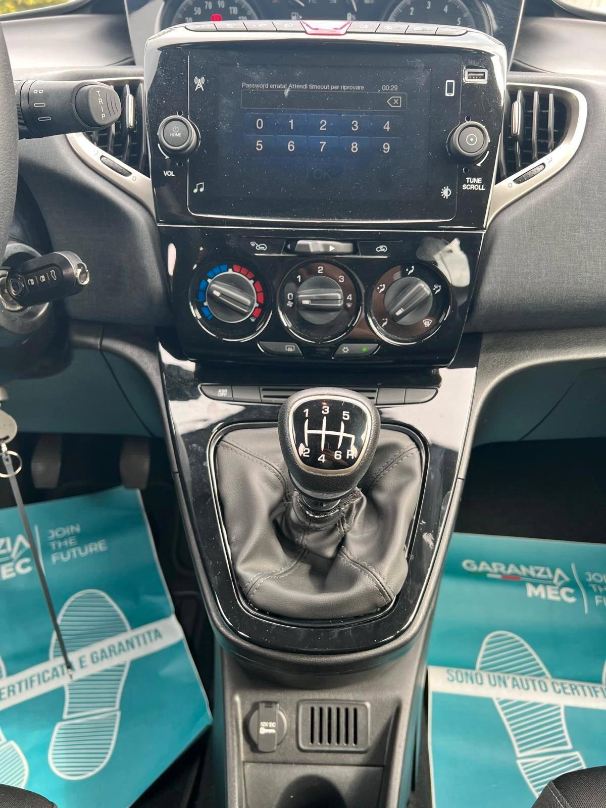 Lancia Ypsilon 1.0 Hybrid cv69 anno 2021 km 25.624