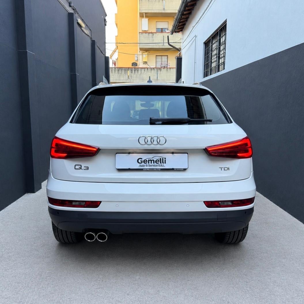 Audi Q3 2.0 TDI 120 CV Business Sport