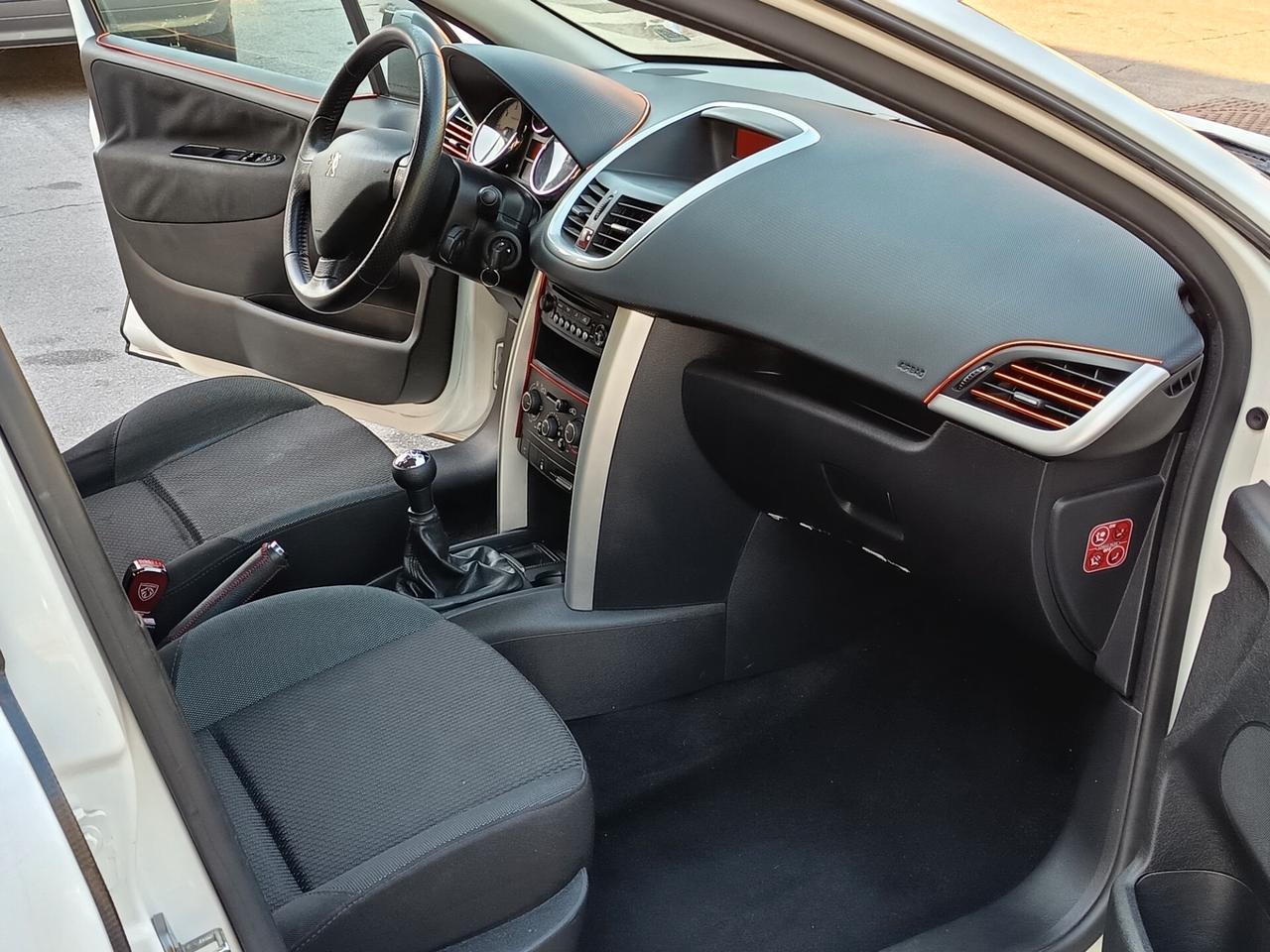 Peugeot 207 1.4 8V 75CV 5p. Energie