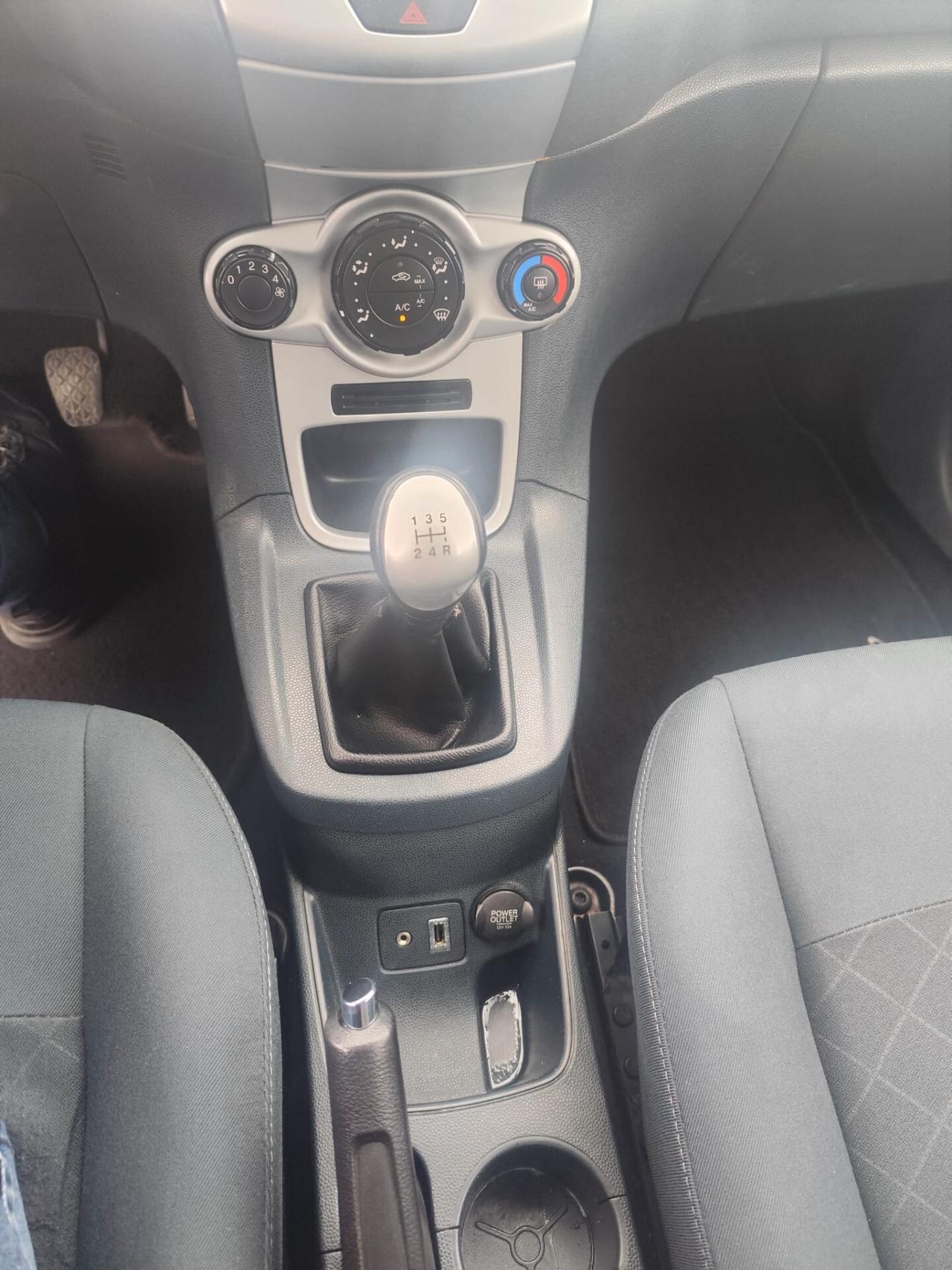 Ford Fiesta 1.4 TDCi 70CV 5 porte Titanium