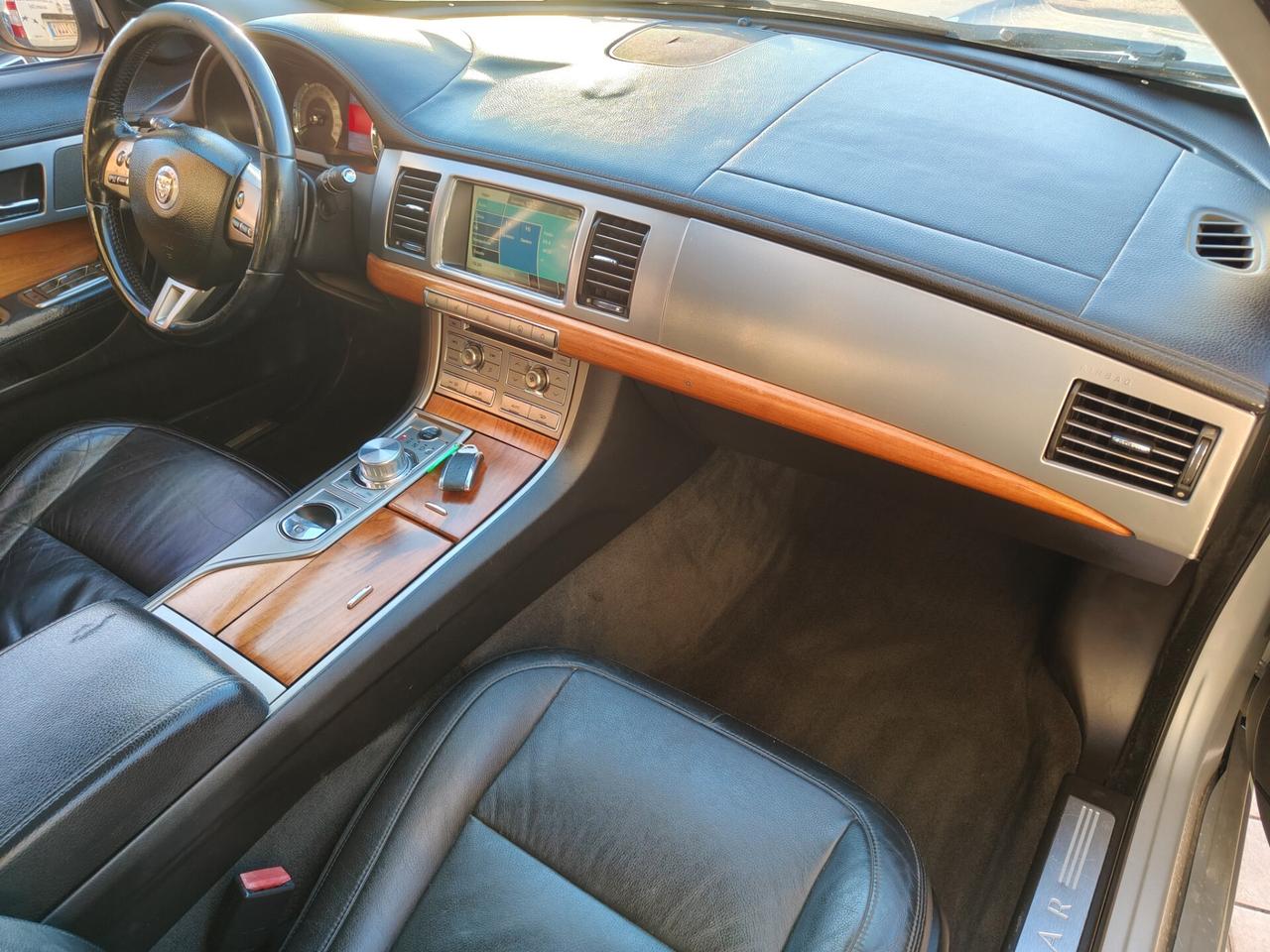 Jaguar XF 3.0 D V6 Luxury