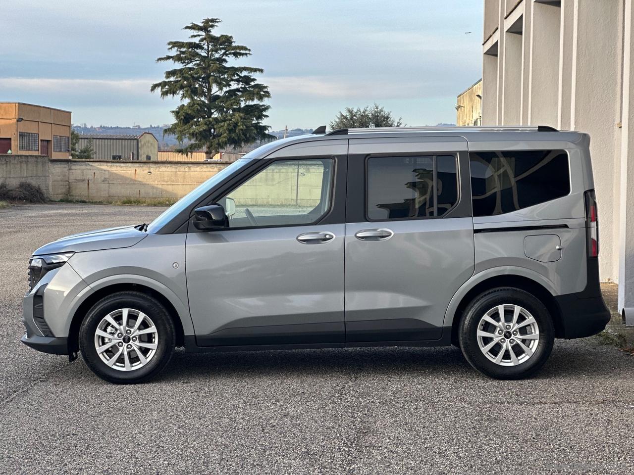 FORD Tourneo Courier 1.0 EcoBoost Titanium