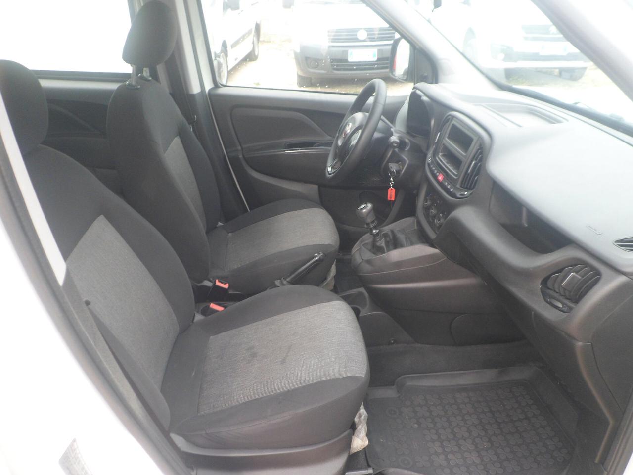 Fiat Doblo 5 posti autocarro