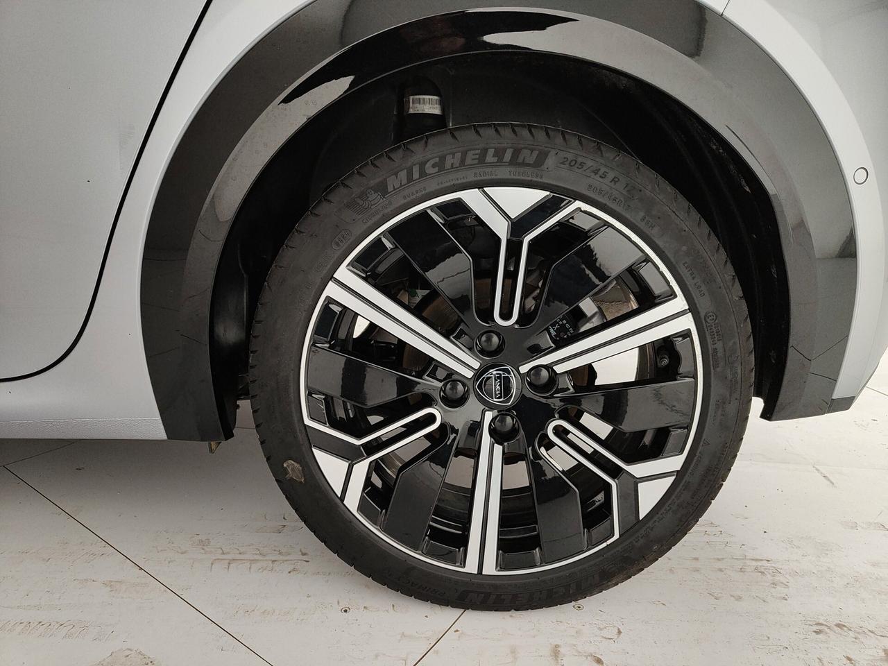 Lancia Ypsilon Hybrid e-DCT LX