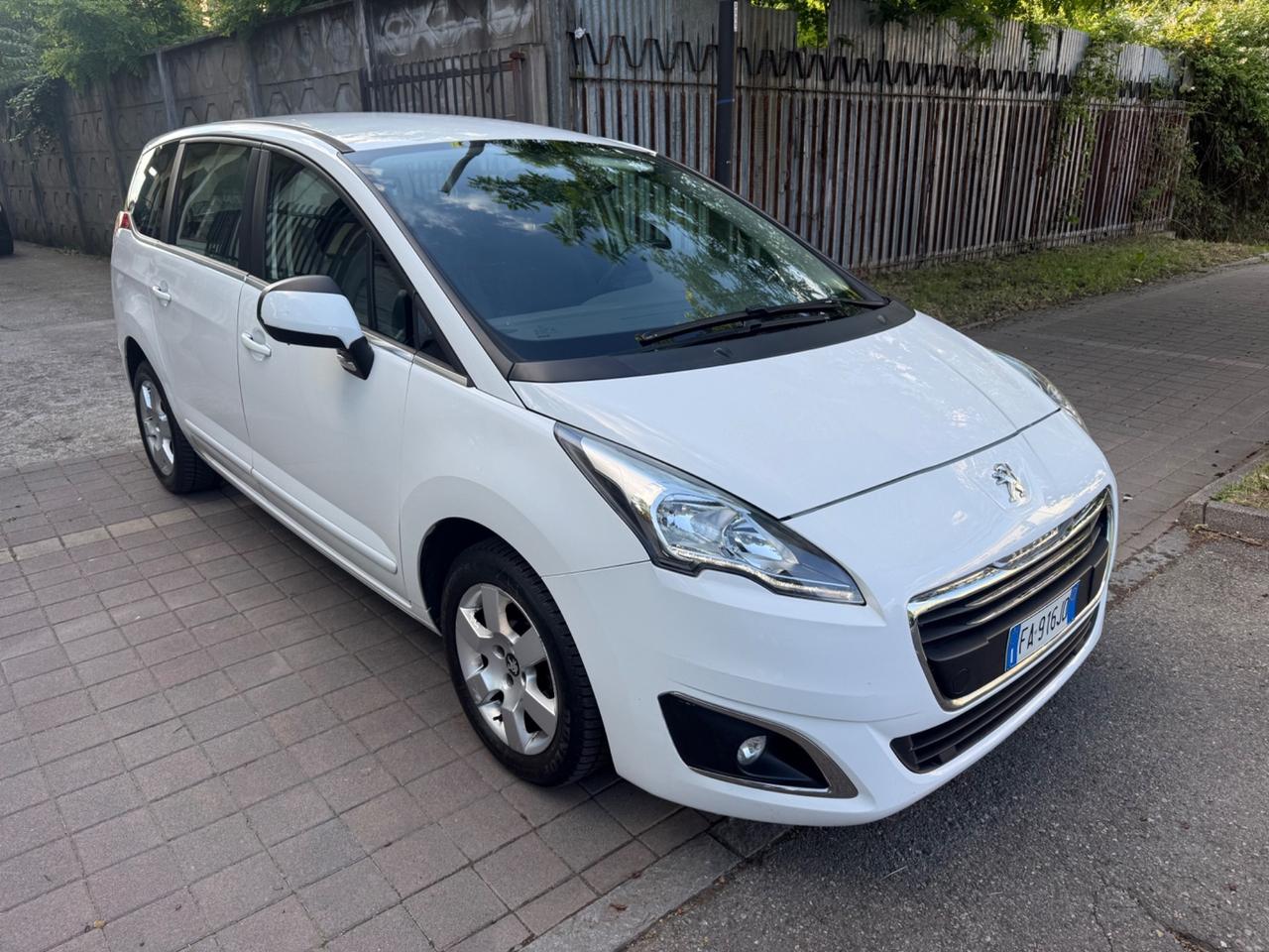 Peugeot 5008 PureTech Turbo 130 S&S Access