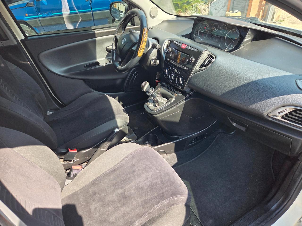 Lancia Ypsilon 1.2 69 CV 5 porte GPL Ecochic Silver