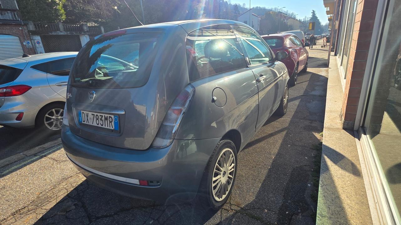 Lancia Ypsilon 1.4 Argento Ecochic GPL