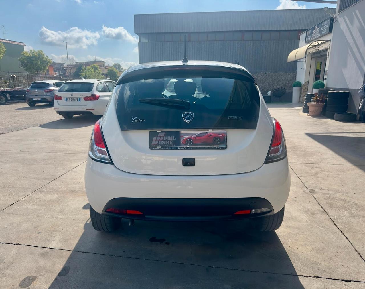 Lancia Ypsilon 1.0 FireFly 5 porte S&S Hybrid Silver PREZZO PROMO