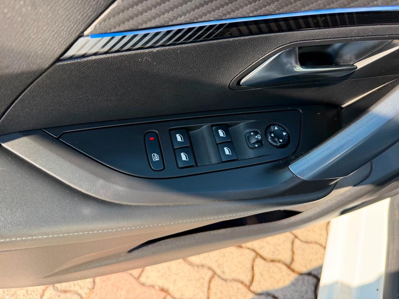 Peugeot 2008 PureTech 100 S&S Allure