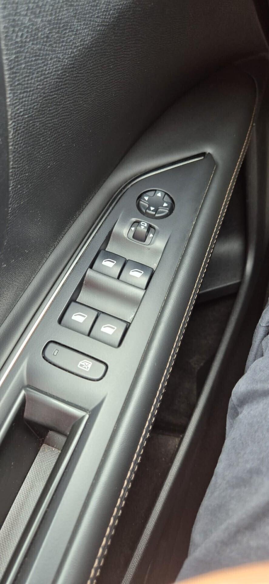 Peugeot 3008 1.6BlueHDi 120 GTLine-Garanzia 2 Anni