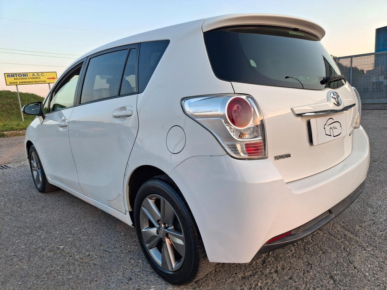 Toyota Verso 1.6 D-4D Style 7 Posti-TETTO-NAVIGATORE--