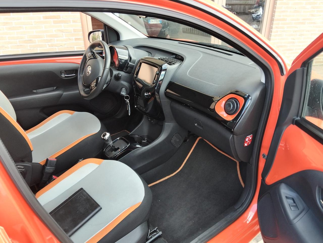 Toyota Aygo 1.0 VVT-i 69 CV 5 porte x-clusiv MMT