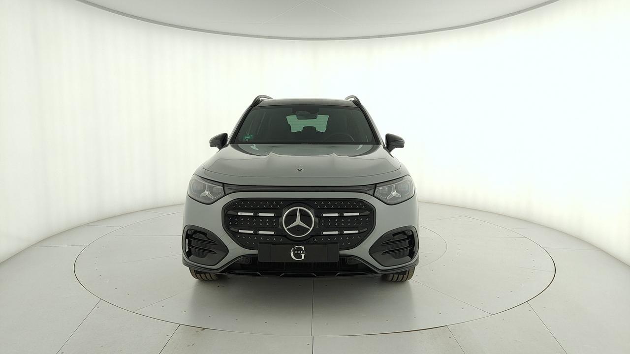 Mercedes-Benz GLB 250+ con tecnologia EQ