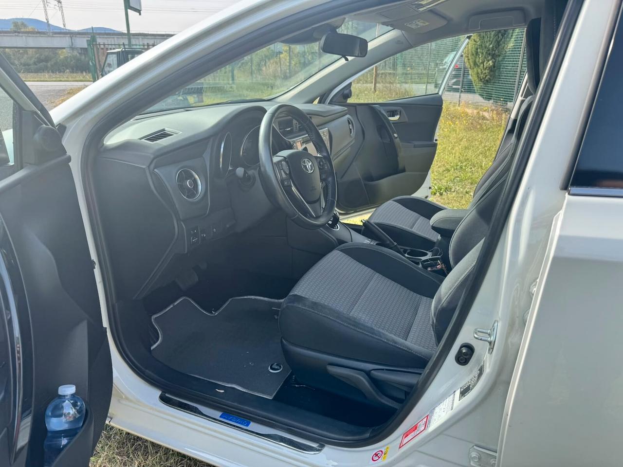 Toyota Auris 1.8 Hybrid Lounge